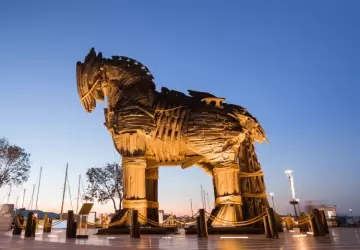 مجسم حصان طروادة في مدينة تشانكالي