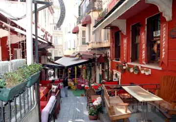 يقع شارع الجزائر في منطقة بي أوغلو