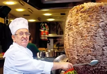 يعود تاريخ الشاورما التركية إلى الدولة العثمانية في مدينة بورصة