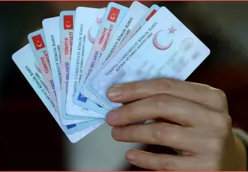 يحتاج الأجنبي المقيم في تركيا لبطاقة الإقامة في جميع معاملاته الرسمية
