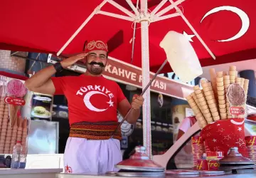 مثلجات مرعش من أشهر وأكثر الأطعمة المفضلة في الصيف