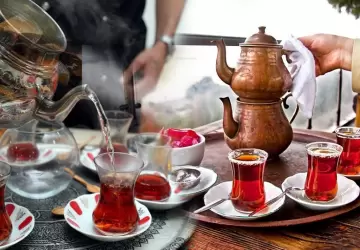يعتبر الشاي التركي مشروبا تقليديا ووطنيا في تركيا وجزءا لا يتجزأ من الثقافة التركية