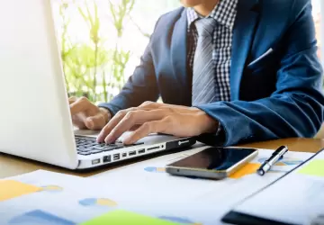 يتكون التوقيع الإلكتروني من أحرف أو رموز تضمن نقل المعلومات في بيئة آمنة