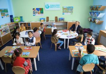 ينفذ معهد يونس إمرة أنشطة ثقافية وفنية بغرض الترويج لتركيا