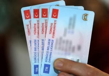 يعقد الاختبار إلكترونيا في مراكز مخصصة للحصول على رخصة القيادة التركية