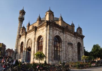 مسجد العزيزية أحد مساجد قونيا الجميلة