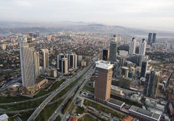 تنقسم الشركات في تركيا إلى قسمين رئيسيين تتفرع منهما عدة أنواع