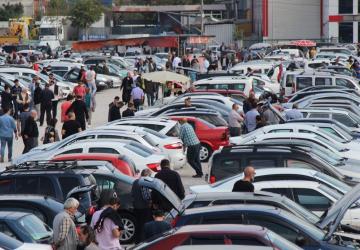 جانب من أحد أسواق السيارات في تركيا