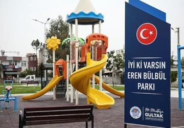 لوحة توضيحية باللغة التركية لاسم متنزه عام في إسطنبول