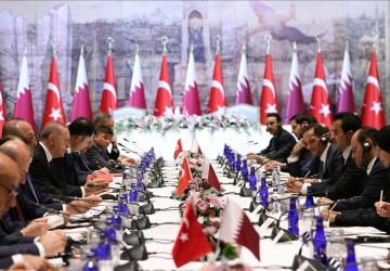 من إحدى اجتماعات اللجنة الاستراتيجية العليا المشتركة بين قطر وتركيا