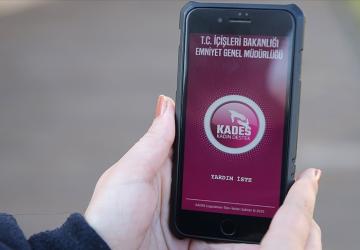 أطلقت وزارة الداخلية التركية تطبيق KADES بهدف منع وتقليل جرائم العنف ضد النساء