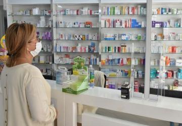 توفر بعض التطبيقات إمكانية معرفة أماكن ومواعيد الصيدليات المناوبة في تركيا