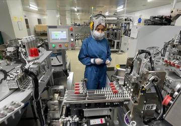 صورة من داخل أحد معامل صناعة الأدوية التركية / ولاية قونيا