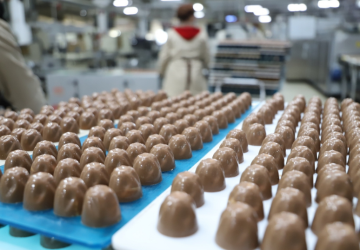 من داخل أحد مصانع الشوكولاتة في تركيا بولاية تيكيرداغ