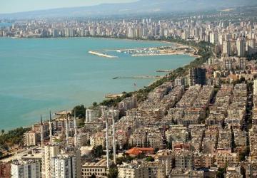 صورة جوية لساحل مدينة مرسين التركية على البحر المتوسط