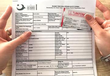 صورة لنموذج طلب الإقامة الورقي المكتوب باللغة التركية