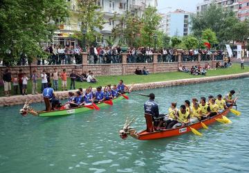 يحظى الطلاب في تركيا بالعديد من الفرص التي تمكنهم من المضي قدما في مشوارهم التعليمي