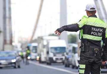 قد يتعرض الأجانب المقيمون لعدد من المخالفات المرورية في تركيا