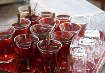 يعتبر الشاي التركي جزءا لا يتجزأ من الثقافة التركية