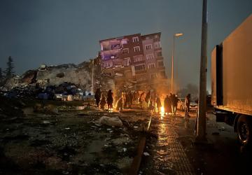 زلزال تركيا بلغت قوته 7.4 درجة على مقياس ريختر