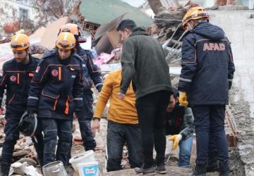 يمكن التبرع لضحايا زلزال تركيا عن طريق إرسال "SMS"