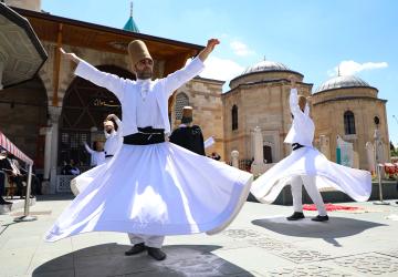 أشهر المدن التي يتمركز فيها الصوفيون الأتراك هي قونيا
