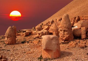 جبل نمرود في تركيا Nemrut Dağı