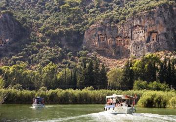 تعد منطقة داليان التابعة لولاية موغلا موقعاً مميزاً للسياحة وتقع بين مرماريس وفتحية