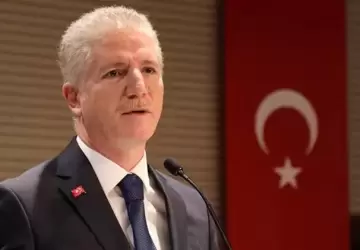 نشر داوود غل Davut Gül في حسابه على تويتر صورة من نص قرار تعيينه