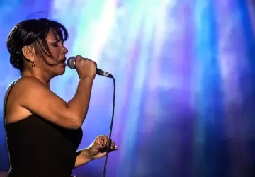 تعد سيزان أكسو من أفضل الفنانات التركيات في البلاد