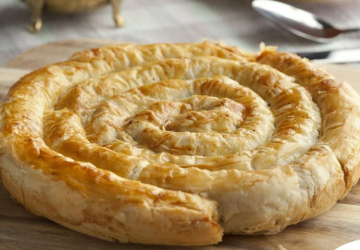 هناك أنواع عدة من المعجنات التركية التي يسارع السياح إلى شرائها حال وصولهم إلى تركيا