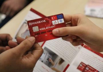 تكمن الحاجة إلى إعادة تفعيل كرت الهلال الأحمر لبعض الفئات بشكل متزايد في ظل المصاعب الاقتصادية التي تواجهها فئات واسعة من العرب والسوريين