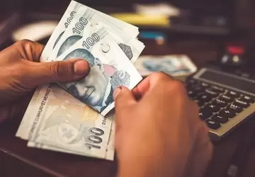 في حالات الأوبئة والكوارث تقوم الحكومة التركية بتطبيق ما يسمى منحة العمل القصير في تركيا