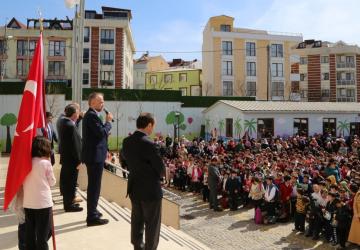 وتساعد تلك القواعد الطلاب في المدارس التركية أن يكبروا وينموا على احترام القوانين