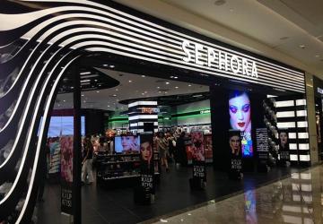 سيفورا التركي يُحقق أرقامًا قياسية في عالم المكياج والعناية بالبشرة.png