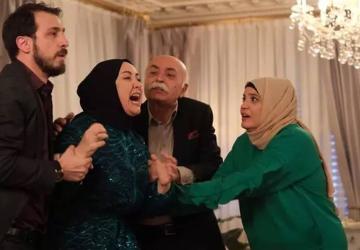 مسلسل شراب التوت Kızılcık Şerbeti من سيناريو وحوار ميليس سيفليك