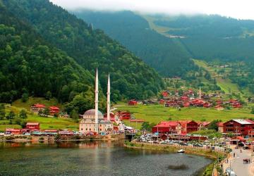 السياحة في الشمال التركي تأسر قلوب الزوار في أجمل مدنه