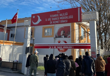 يواجه المتضررون من زلزال كهرمان مرعش حيرة من أمرهم، جراء عدم صدور قرار رسمي معلن يوضح مصيرهم