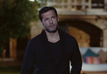 تحظى الدراما التركية بشعبية كبيرة لدى الجمهور العربي وتلعب دوراً مهماً في الترويج للثقافة التركية