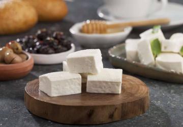 ينشط تصدير الجبن ومواد غذائية أخرى بالدرجة الأولى في الدول المحيطة بتركيا