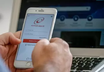 تضم البوابة الحكومية E-Devlet العديد من المزايا والخدمات