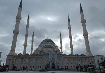 يزداد الإقبال على المساجد في الأشهر المباركة خاصة شهر رمضان