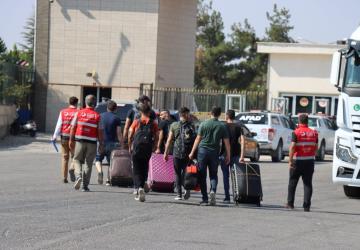 يتعرض بعض السوريين في تركيا للترحيل لأسباب مختلفة قضائية وإدارية