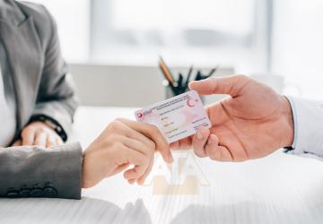 يتساءل العديد من السوريين في تركيا عن شروط تحويل الكمليك إلى الإقامة السياحية