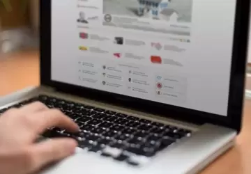 بدلاً من الذهاب إلى مكاتب الحكومة الرسمية لتسديد تلك الالتزامات، يمكن للأفراد والشركات إجراء عمليات دفع الضرائب