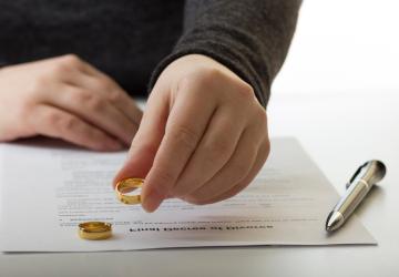 أحكام الزواج والطلاق من أكثر القضايا الأسرية المهمة