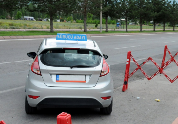 اختبار السواقة في تركيا يعد جزءاً رئيسياً من عملية الحصول على رخصة القيادة
