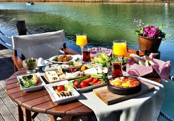 يتوفر العديد من أماكن الفطور في آغفا التي تضمن لزوارها تجربة فطور مميزة وبأسعار منطقية ومناسبة للجميع