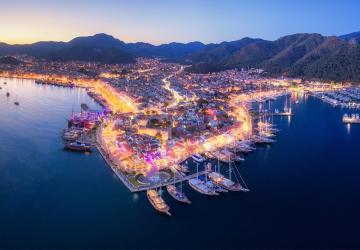 تعتبر العديد من الأماكن في مرمريس وجهات استثنائية