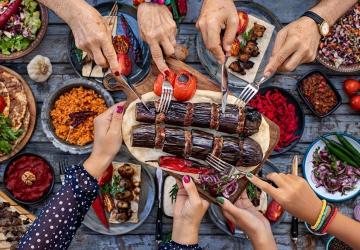 يشتهر المطبخ في أضنا بالعديد من الأكلات اللذيذة التي تعجب الجميع